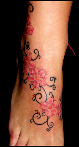 ik wil een tattoo! haha ik wil hem heeeeel graag op mijn voet en dan een van